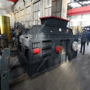 1500x1000型對輥破碎機(jī)發(fā)貨 破碎河卵石