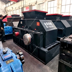 2PGY1200x800型半自動液壓對輥制砂機發貨圖片