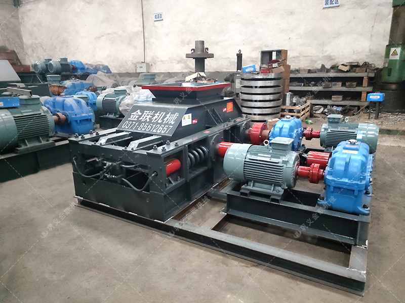 800x600型直連式對輥破碎機發往重慶