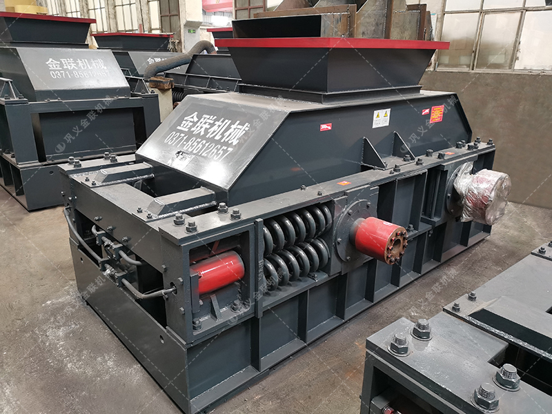 2PGY1007中大型全自動液壓對輥制砂機(jī)發(fā)往河北 2PGY1007中大型全自動液壓對輥制砂機(jī)發(fā)往河北