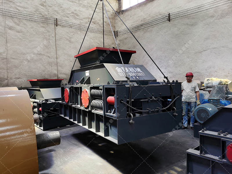 1000x700型半自動(dòng)對(duì)輥破碎制砂機(jī)發(fā)貨 1000x700型半自動(dòng)對(duì)輥破碎制砂機(jī)發(fā)貨