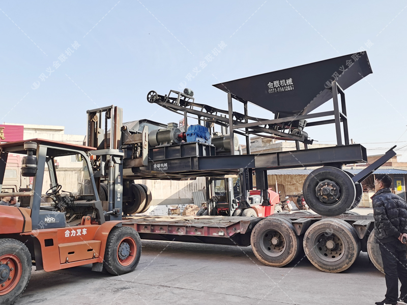 1200x800型移動式對輥破碎機 大型破碎機發貨圖片