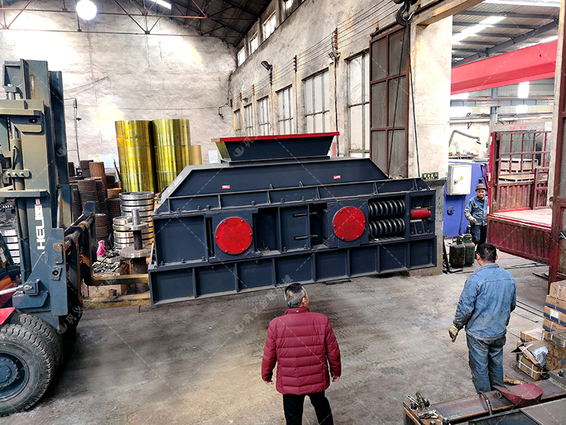 2PG1508半自動液壓對輥制砂機(jī)發(fā)貨圖片