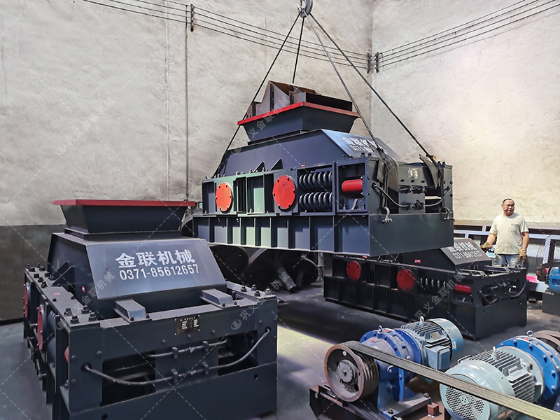 2PG1200X800連軸式對輥破碎機發貨圖片_發往四川綿陽_鵝卵石制砂 2PG1200X800連軸式對輥破碎機發貨圖片_發往四川綿陽_鵝卵石制砂