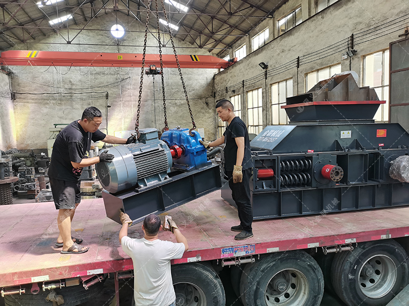 2PG1200X800連軸式對輥破碎機發貨圖片_發往四川綿陽_鵝卵石制砂 2PG1200X800連軸式對輥破碎機發貨圖片_發往四川綿陽_鵝卵石制砂