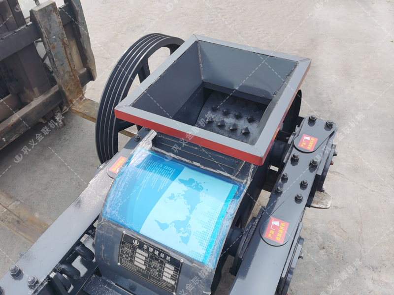 2PGC400*250小型雙齒輥破碎機(jī)發(fā)貨圖片_發(fā)往浙江海寧_破碎礦石 2PGC400*250小型雙齒輥破碎機(jī)發(fā)貨圖片_發(fā)往浙江海寧_破碎礦石