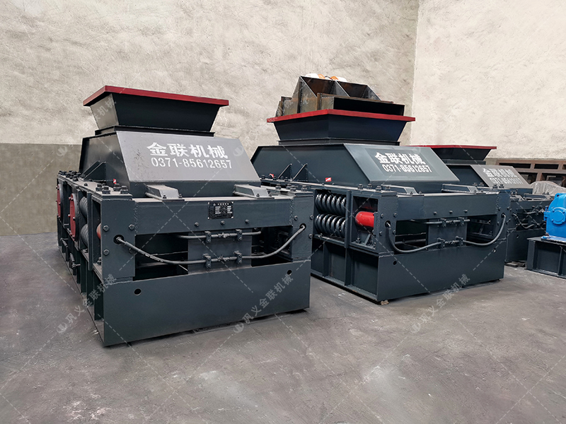 2PG1000X700對(duì)輥破碎機(jī)發(fā)貨圖片_發(fā)往湖北恩施_鵝卵石制砂 2PG1000X700對(duì)輥破碎機(jī)發(fā)貨圖片_發(fā)往湖北恩施_鵝卵石制砂