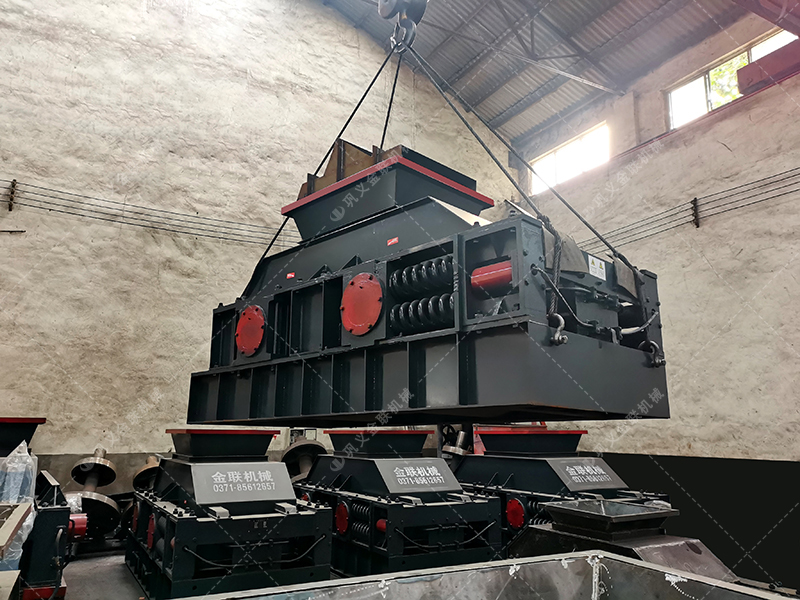 2PG1000X700連軸式對輥破碎機發貨圖片_發往廣東湛江_玄武巖制砂