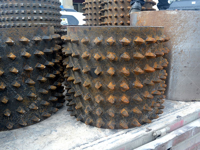 為何眾多混凝土再生廠家,都將雙齒輥破碎機(jī)視為生產(chǎn)線的 “定海神針”?? 為何眾多混凝土再生廠家,都將雙齒輥破碎機(jī)視為生產(chǎn)線的 “定海神針”??